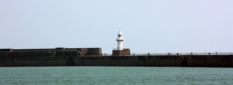 Dover / Breakwater Knuckle Lighthouse
Author of the photo: [url=https://www.flickr.com/photos/34919326@N00/]Fin Wright[/url]

Keywords: Dover;England;United Kingdom;English channel