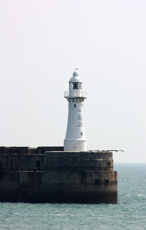 Dover / Western Breakwater lighthouse
Author of the photo: [url=https://www.flickr.com/photos/34919326@N00/]Fin Wright[/url]

Keywords: Dover;England;United Kingdom;English channel
