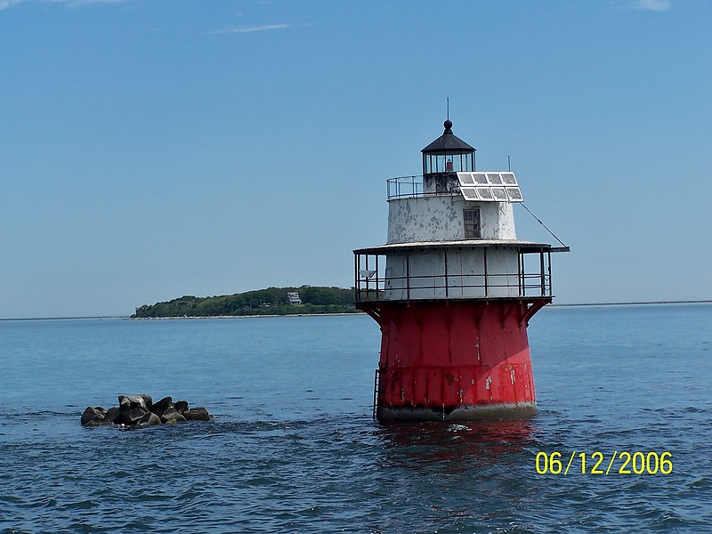 Massachusetts / Plymouth / Duxbury Pier lighthouse
AKA Bug Light 
Author of the photo: [url=https://www.flickr.com/photos/bobindrums/]Robert English[/url]
Keywords: Massachusetts;Plymouth;United States;Offshore;Atlantic ocean