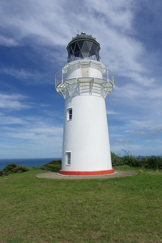 North Island / East Cape lighthouse
14 metres on top of a 15 metre rock. Fl 10s 25M
Author of the photo: [url=https://www.flickr.com/photos/16141175@N03/]Graham And Dairne[/url]

Keywords: North Island;New Zealand;Pacific ocean