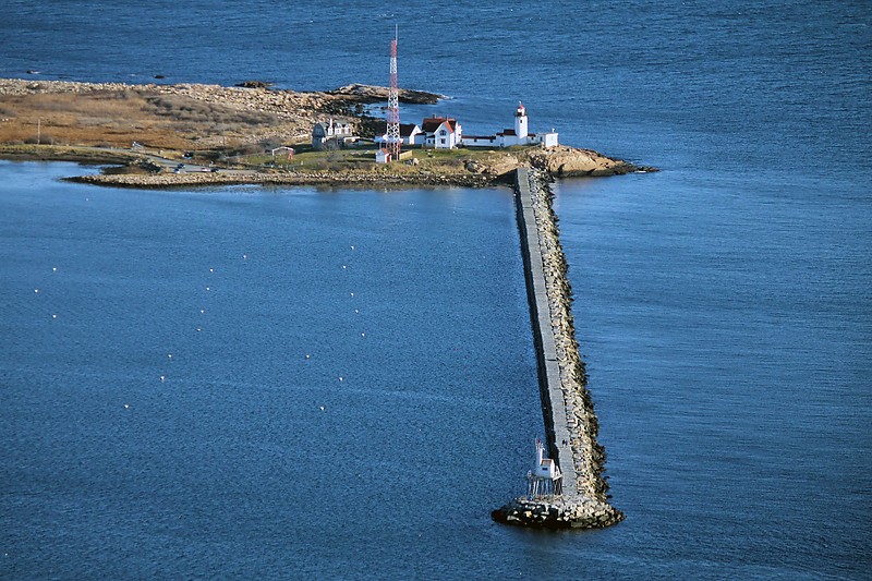 Massachusetts / Eastern Point lighthouse (distant) and Dog Bar light (end of BKW)
Author of the photo: [url=https://jeremydentremont.smugmug.com/]nelights[/url]
Keywords: Gloucester;Massachusetts;United States;Atlantic ocean;Aerial