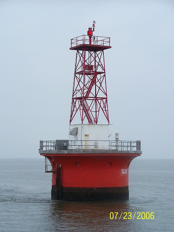 Delaware Bay / East of Egg Island Point / Elbow of Cross Ledge Light (2)
Author of the photo: [url=https://www.flickr.com/photos/bobindrums/]Robert English[/url]

Keywords: Delaware Bay;New Jersey;United States;Offshore