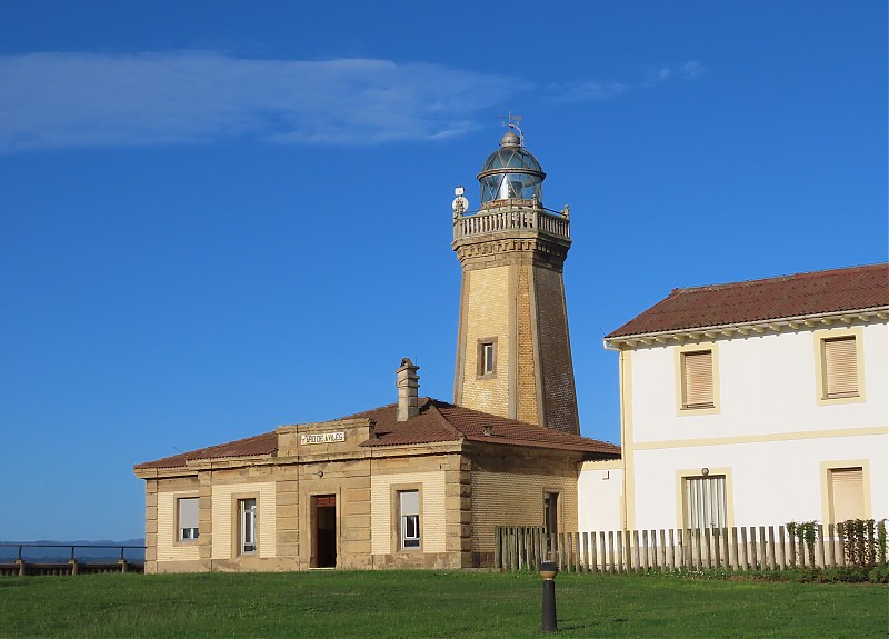 Punta del Castillo Avilés lighthouse
Author of the photo: [url=https://www.flickr.com/photos/21475135@N05/]Karl Agre[/url]
Keywords: Spain;Bay of Biscay;Asturias;Aviles
