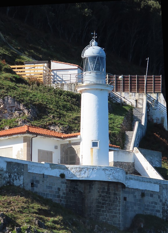 Cantabria / Punta del Pescador Lighthouse
Author of the photo: [url=https://www.flickr.com/photos/21475135@N05/]Karl Agre[/url]
Keywords: Spain;Cantabria;Santander;Bay of Biscay