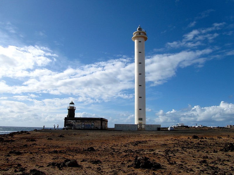 Canary islands / Lanzarote / Pechiguera lighthouses old (low) and new (high)
Author of the photo: [url=http://www.flickr.com/photos/69256737@N00/]Richard Barron[/url]
Keywords: Canary islands;Lanzarote;Atlantic ocean