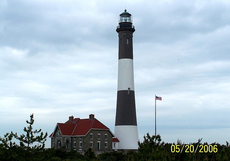 New York / Great South Bay / Long Island / Fire Island Lighthouse
Author of the photo: [url=https://www.flickr.com/photos/bobindrums/]Robert English[/url]

Keywords: New York;Great South Bay;Long island;United States;Atlantic ocean