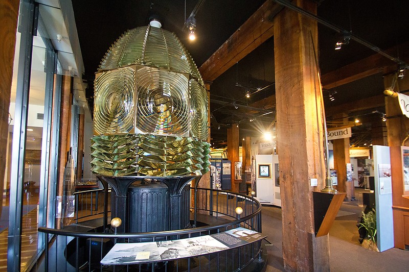 San Francisco National Historic Park visitor center / First-order Fresnel lens from Farallon Islands Light
Author of the photo: [url=https://jeremydentremont.smugmug.com/]nelights[/url]
Keywords: Museum;Lamp