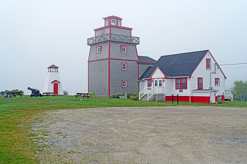 Nova Scotia / La Have lighthouse
Author of the photo: [url=https://www.flickr.com/photos/archer10/] Dennis Jarvis[/url]

Keywords: Nova Scotia;Canada;Atlantic ocean