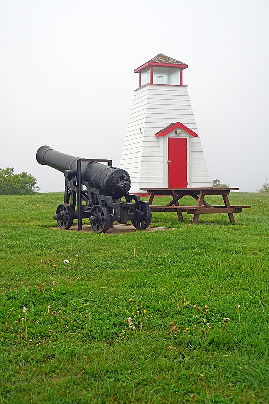 Nova Scotia / La Have faux lighthouse
Author of the photo: [url=https://www.flickr.com/photos/archer10/] Dennis Jarvis[/url]

Keywords: Atlantic ocean;Canada;Nova Scotia;Faux