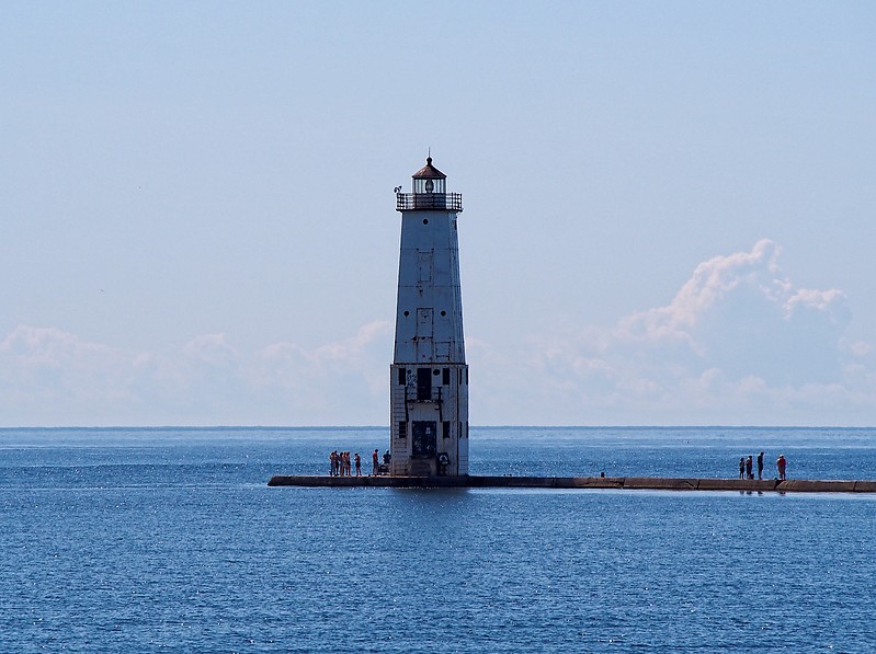 Michigan / Frankfort North Breakwater lighthouse
Author of the photo: [url=https://www.flickr.com/photos/selectorjonathonphotography/]Selector Jonathon Photography[/url]
Keywords: Michigan;United States;Lake Michigan
