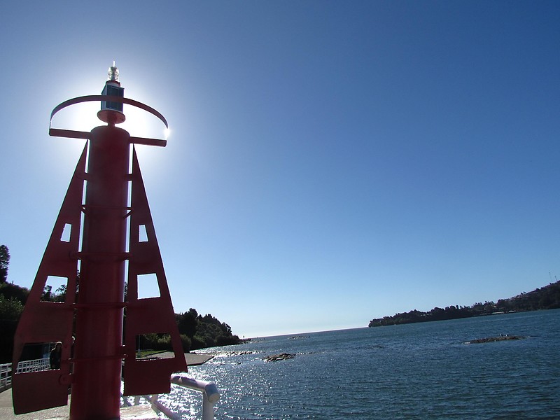 Bahía Corral / Punta La Cal Pier Head light
Keywords: Bahia Corral;Chile