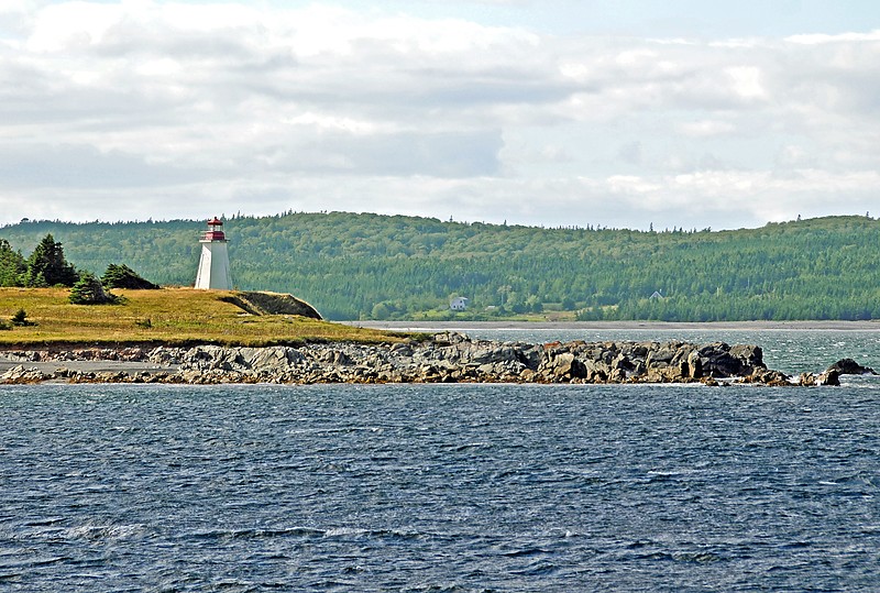 Nova Scotia / Gabarus Lighthouse
Author of the photo: [url=https://www.flickr.com/photos/archer10/] Dennis Jarvis[/url]
Keywords: Nova Scotia;Canada;Atlantic ocean