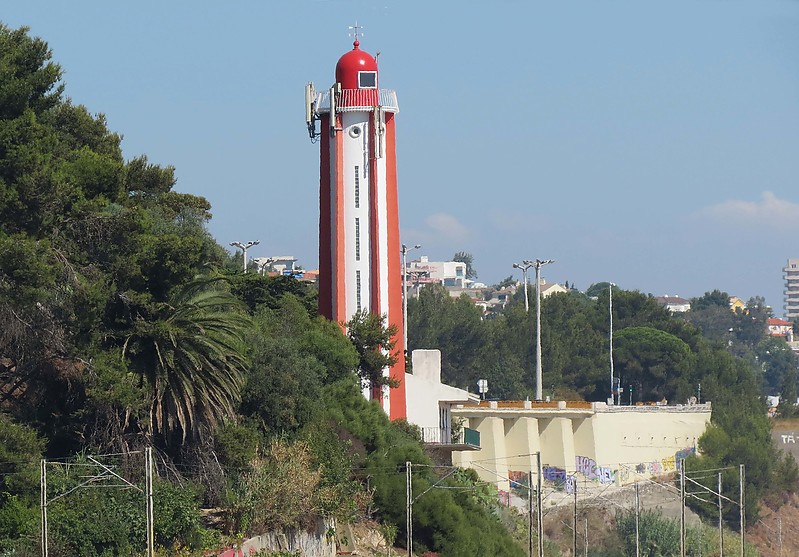 Lisboa / Gibalta lighthouse (aka Barra do Sul Range Front) 
Author of the photo: [url=https://www.flickr.com/photos/21475135@N05/]Karl Agre[/url]
Keywords: Lisbon;Portugal;Atlantic ocean