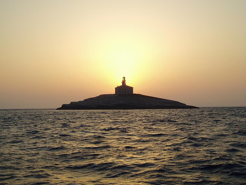 Otocic Glavat lighthouse
Author of the photo: [url=http://forum.shipspotting.com/index.php?action=profile;u=8609]Bartul Silic[/url]
[url=http://www.ikorcula.net/galerija/main.php?g2_itemId=1708]Original photo[/url]
Keywords: Croatia;Adriatic sea;Sunset