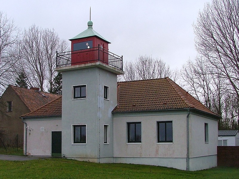Mecklenburg-Vorpommern / Gollwitz Nord lighthouse
Author of the photo: [url=https://www.flickr.com/photos/larrymyhre/]Larry Myhre[/url]
Keywords: Germany;Baltic sea;Gollwitz
