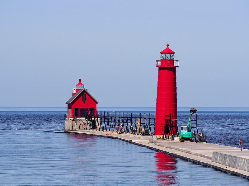 Michigan / Grand Haven / South Pierhead Outer St Lighthouse (back) & Inner Lighthouse (front)
Author of the photo: [url=https://www.flickr.com/photos/selectorjonathonphotography/]Selector Jonathon Photography[/url]
Keywords: Michigan;Lake Michigan;Grand Haven;United states