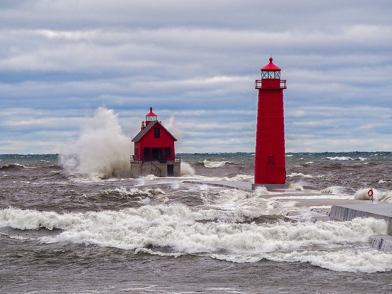 Michigan / Grand Haven / South Pierhead Outer St Lighthouse (back) & Inner Lighthouse (front)
Author of the photo: [url=https://www.flickr.com/photos/selectorjonathonphotography/]Selector Jonathon Photography[/url]
Keywords: Michigan;Lake Michigan;Grand Haven;United states;Storm