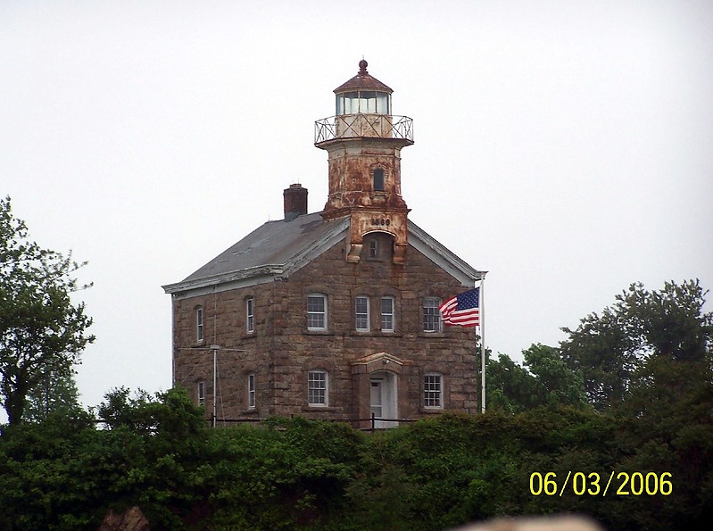 Connecticut / Great Captain Island lighthouse
Author of the photo: [url=https://www.flickr.com/photos/bobindrums/]Robert English[/url]

Keywords: Connecticut;United States;Long island Sound