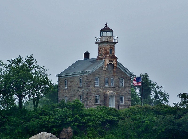 Connecticut / Great Captain Island lighthouse
Author of the photo: [url=https://www.flickr.com/photos/bobindrums/]Robert English[/url]
Keywords: Connecticut;United States;Long island Sound