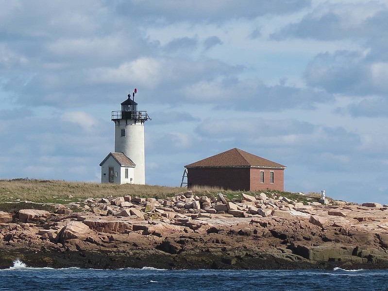 Maine / Great Duck Island lighthouse
Author of the photo: [url=https://www.flickr.com/photos/21475135@N05/]Karl Agre[/url] 
Keywords: Maine;United States;Atlantic ocean