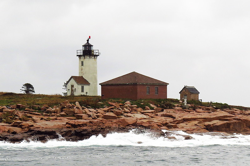 Maine / Great Duck Island lighthouse
Author of the photo: [url=https://www.flickr.com/photos/larrymyhre/]Larry Myhre[/url]
Keywords: Maine;Atlantic ocean;United States