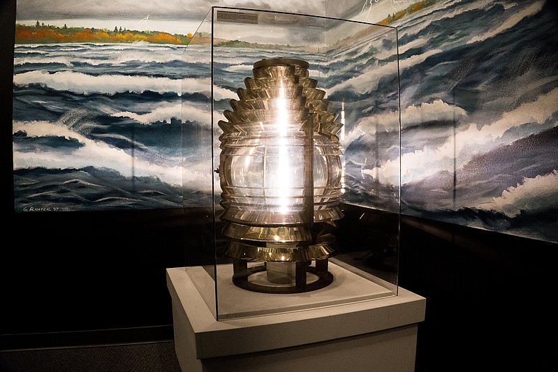 US / Wisconsin / Door County Maritime Museum / Green Bay Entrance Lighthouse Fresnel Lens
Author of the photo: [url=https://www.flickr.com/photos/selectorjonathonphotography/]Selector Jonathon Photography[/url]
Keywords: United States;Wisconsin;Museum
