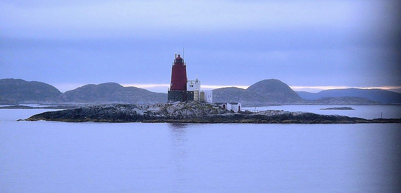 Grinna lighthouse
Author of the photo: [url=https://www.flickr.com/photos/16141175@N03/]Graham And Dairne[/url]

Keywords: Nordgjeslingen;Norway;Norwegian sea