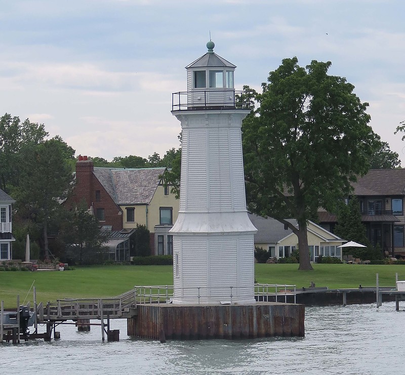 Michigan / Grosse Ile / North Channel Range Front lighthouse
Author of the photo: [url=https://www.flickr.com/photos/21475135@N05/]Karl Agre[/url]
Keywords: Detroit river;Detroit;Michigan;United States