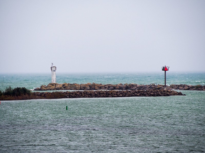 Michigan / Harrisville Harbor Breakwater East no 3 (left) and West no 4 (right) lights
Author of the photo: [url=https://www.flickr.com/photos/selectorjonathonphotography/]Selector Jonathon Photography[/url]
Keywords: Michigan;United States;Harrisville;Lake Huron