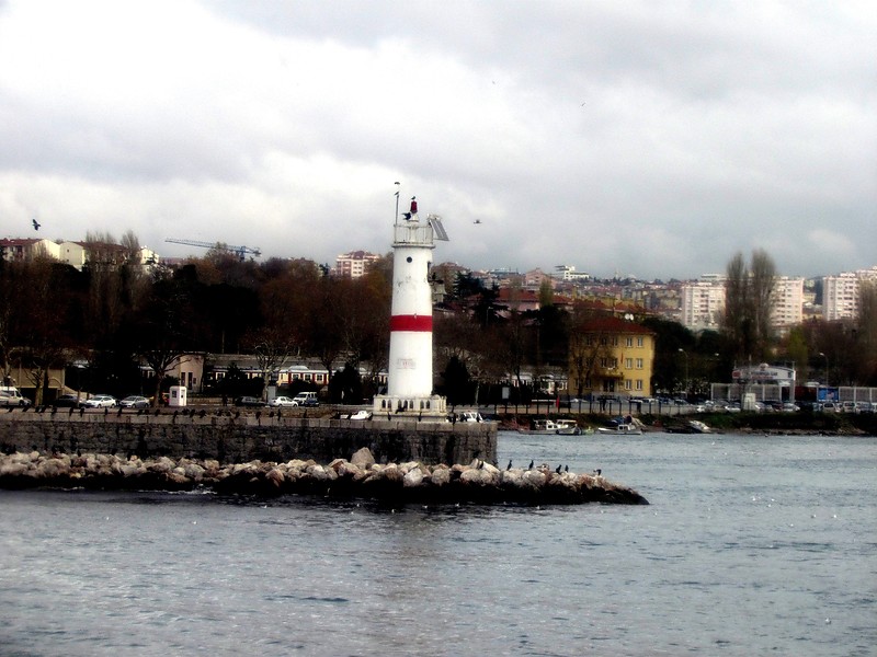 Istanbul / Haydarpasa inner breakwater SE head light
Keywords: Istanbul;Turkey;Bosphorus