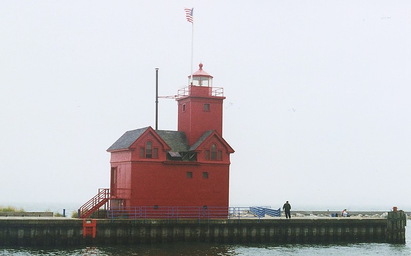 Michigan / Holland Harbor South Pierhead lighthouse
AKA Big Red
Author of the photo: [url=https://www.flickr.com/photos/larrymyhre/]Larry Myhre[/url]

Keywords: Michigan;Holland;Lake Michigan;United States