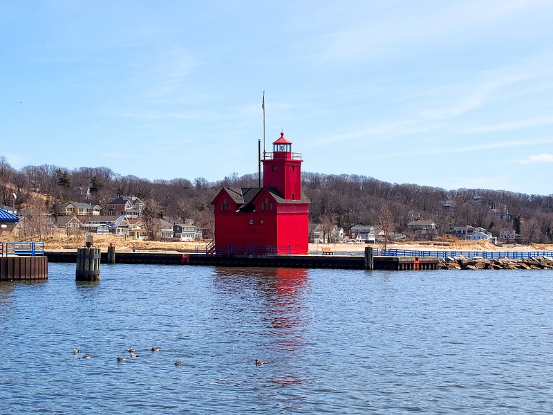Michigan / Holland Harbor South Pierhead lighthouse
AKA Big Red
Author of the photo: [url=https://www.flickr.com/photos/selectorjonathonphotography/]Selector Jonathon Photography[/url]
Keywords: Michigan;Lake Michigan;United States