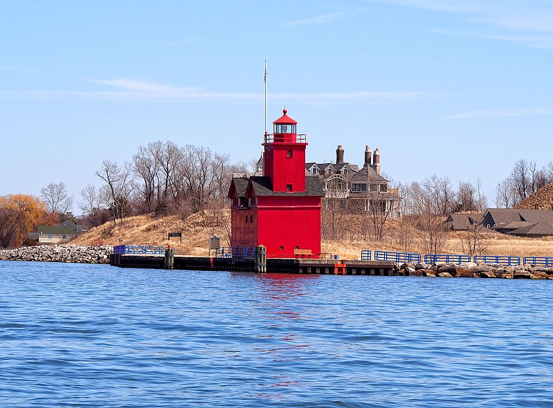 Michigan / Holland Harbor South Pierhead lighthouse
AKA Big Red
Author of the photo: [url=https://www.flickr.com/photos/selectorjonathonphotography/]Selector Jonathon Photography[/url]
Keywords: Michigan;Lake Michigan;United States