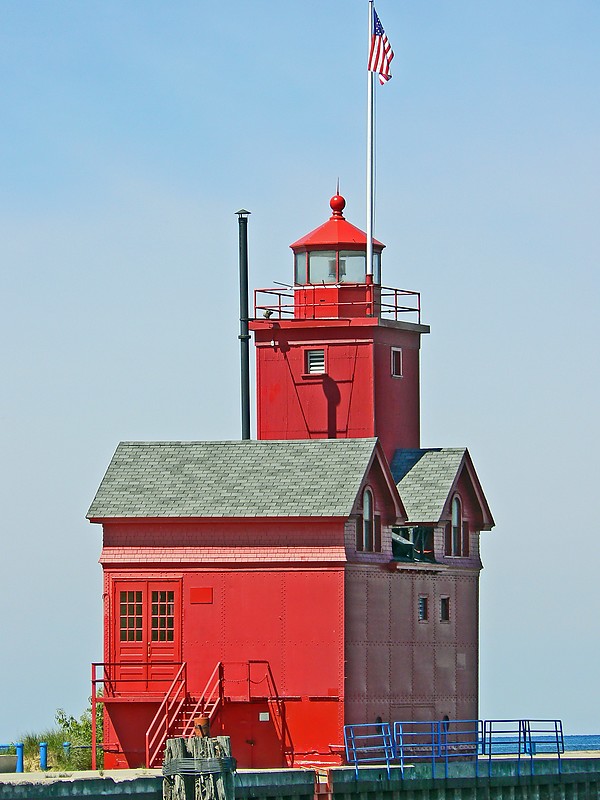 Michigan / Holland Harbor South Pierhead lighthouse
Author of the photo: [url=https://www.flickr.com/photos/8752845@N04/]Mark[/url]
Keywords: Michigan;Holland;Lake Michigan;United States