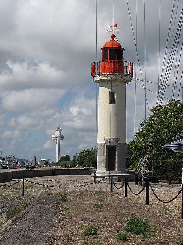 Honfleur Jetee est lighthouse
Author of the photo: [url=https://www.flickr.com/photos/21475135@N05/]Karl Agre[/url]
Keywords: France;Seine;Honfleur