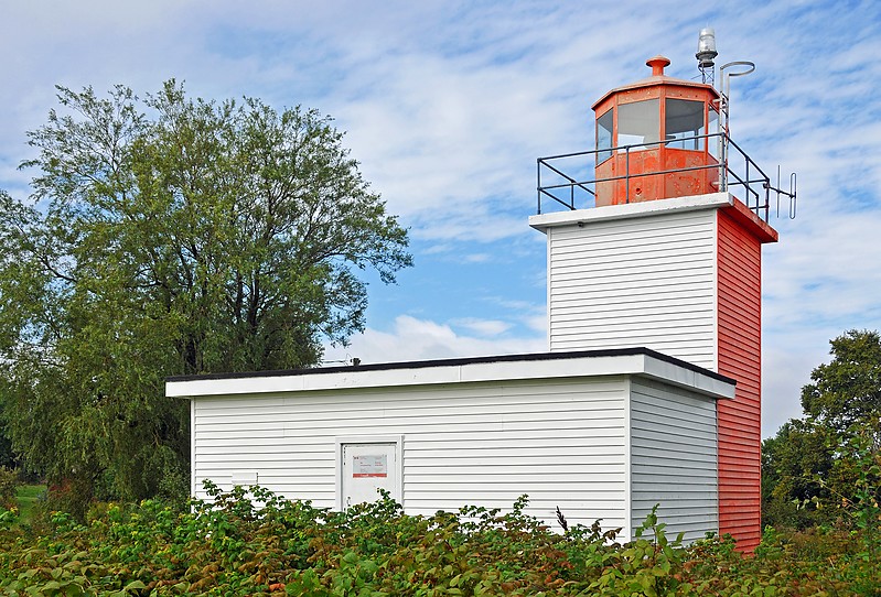 Nova Scotia / Horton Bluff Range Front Lighthouse
Author of the photo: [url=https://www.flickr.com/photos/archer10/] Dennis Jarvis[/url]
Keywords: Minas Basin;Canada;Nova Scotia