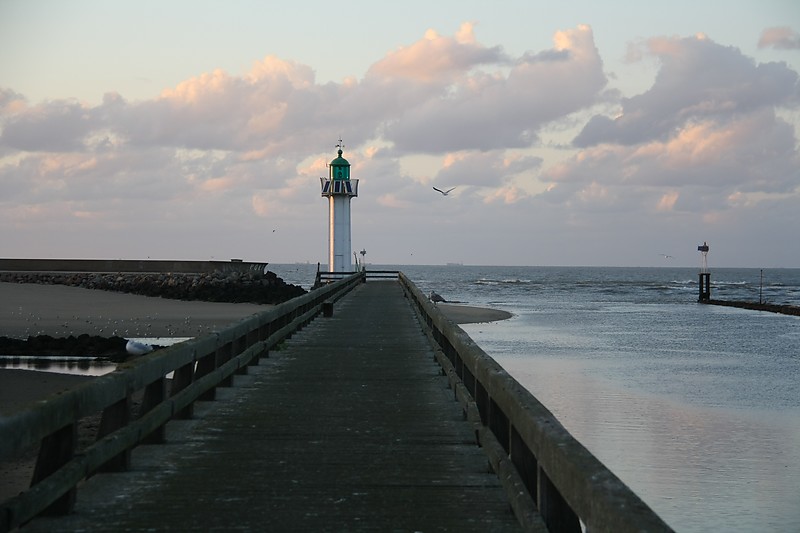 Normandy / Trouville / Jetée de l'Ouest lighthouse
Keywords: Normandy;Trouville;Deauville;France;English channel