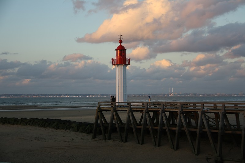 Normandy / Trouville / Jetee de l'Est lighthouse
AKA Pointe de la Cahotte feu antérieur
Keywords: Normandy;Trouville;Deauville;France;English channel