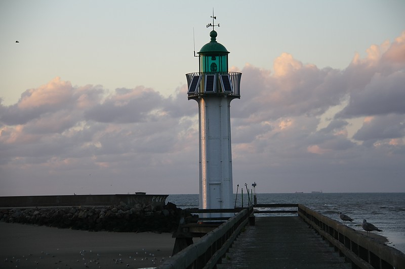 Normandy / Trouville / Jetée de l'Ouest lighthouse
Keywords: Normandy;Trouville;Deauville;France;English channel