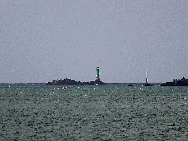 Brittany / Ile de C?�zembre / Approach Saint Malo /  Les Courtis lighthouse
Distant view from coast
Keywords: Saint Malo;English channel;France;Offshore;Brittany