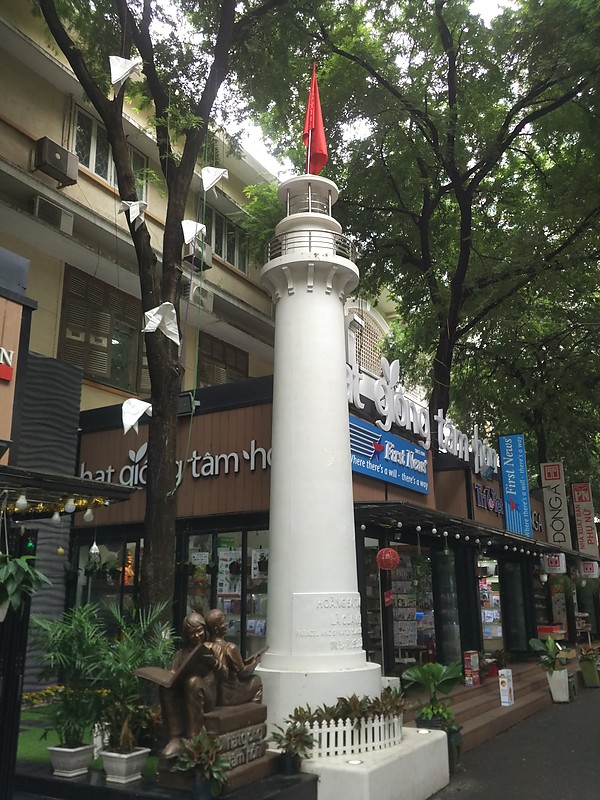 Vietnam / Ho Chi Minh City / Model of lighthouse in a city center
Keywords: Vietnam;Ho Chi Minh City;Faux