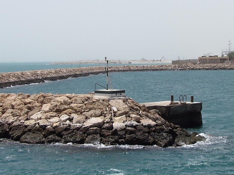 Dammam / S13 Port Beacon light
Keywords: Dammam;Saudi Arabia;Persian gulf