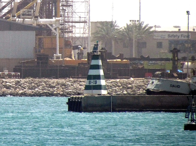 Dammam / S19 Breakwater Beacon light
Keywords: Dammam;Saudi Arabia;Persian gulf