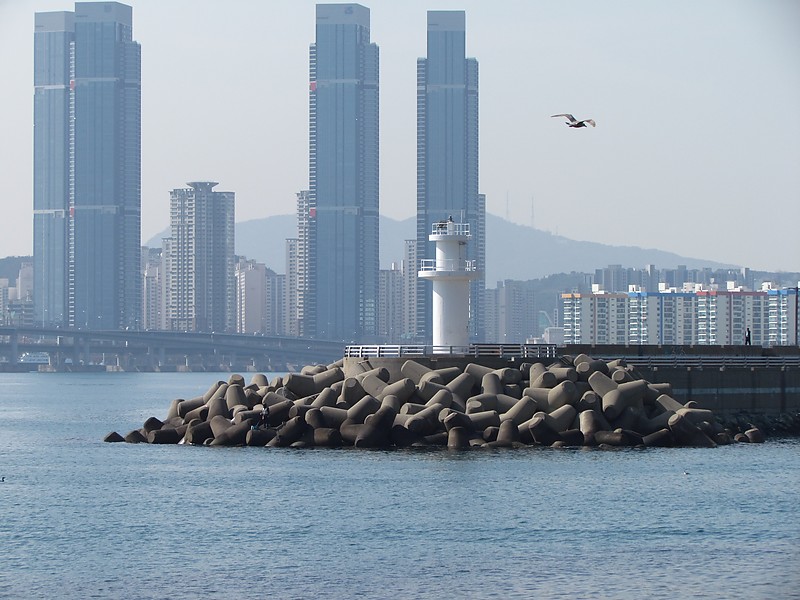 Busan / Millak Hang W Breakwater lighthouse
Keywords: Busan;South Korea;Korea Strait