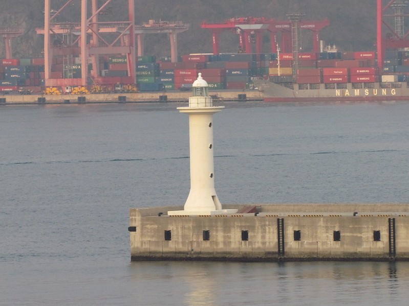 Busan North Outer Harbour / Haegyeong lighthouse
Keywords: Busan;South Korea;Korea Strait