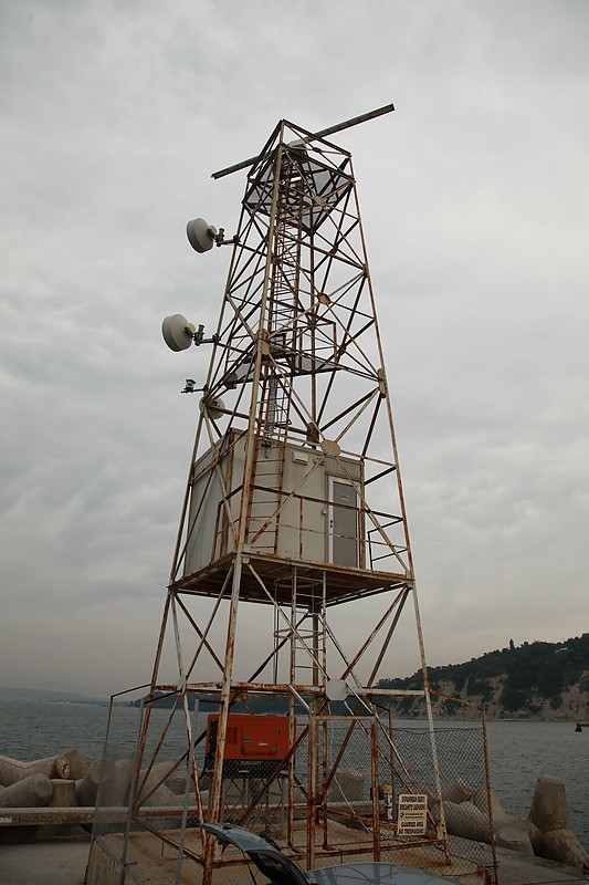 Varna / Euxinograd breakwater light and radar tower
Light in mid-height of the tower
Keywords: Varna;Black Sea;Bulgaria;Vessel Traffic Service