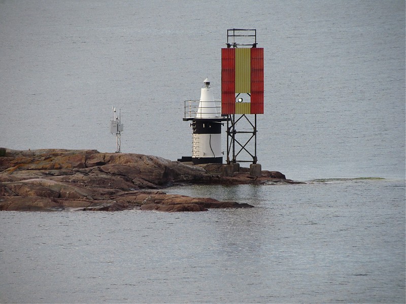 Helsinki Approaches / Koirakari lighthouse and Koirakari Front Range light (sceletal tower)
Keywords: Finland;Gulf of Finland;Helsinki