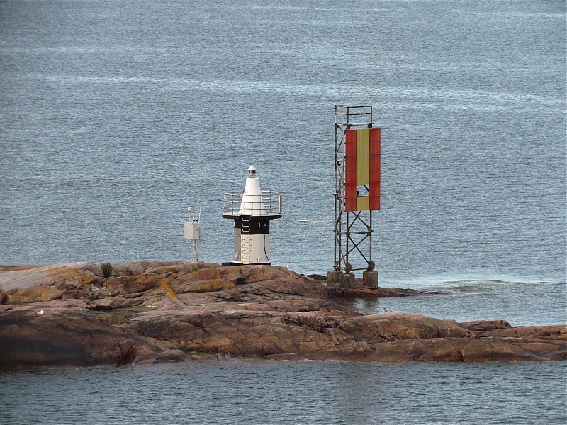 Helsinki Approaches / Koirakari lighthouse and Koirakari Front Range light (sceletal tower)
Keywords: Finland;Gulf of Finland;Helsinki