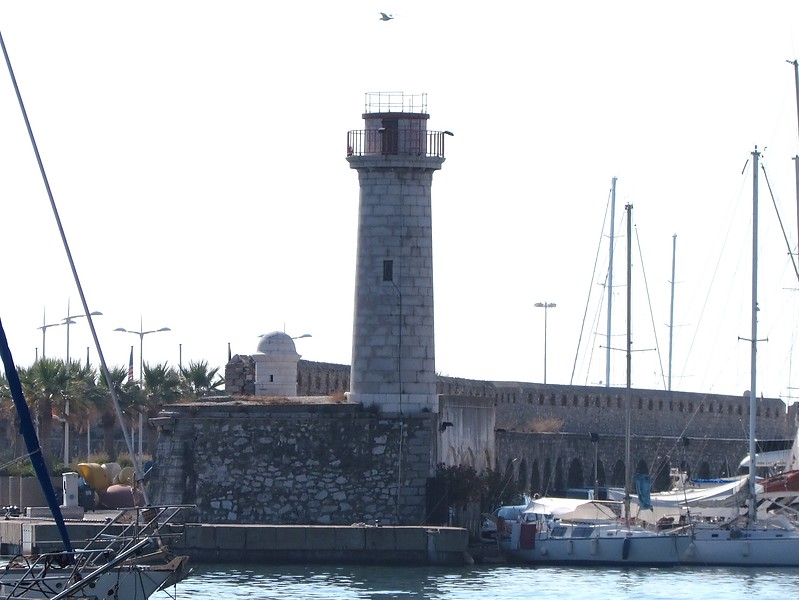 Antibes / Môle des Cinq Cents Francs lighthouse
Keywords: France;Antibes;Mediterranean sea