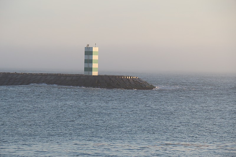 Costa Verde / Porto / South Mole Light
Photo by Slava Lapo
Keywords: Porto;Portugal;Atlantic ocean